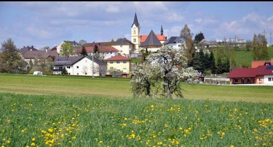 Wohnhaus City Sued Herzogsdorf Eksteriør bilde